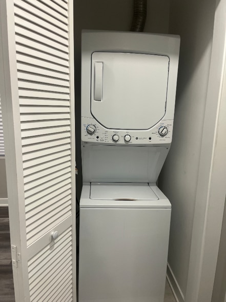 Building Photo - 8106 S Langley Ave