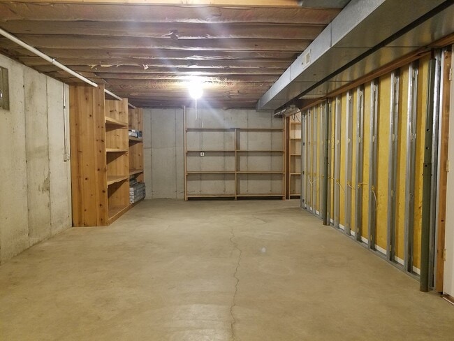 Building Photo - 2040 Megrue Dr