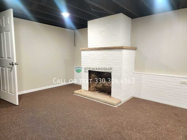Building Photo - 8250 E Wadora Cir NW