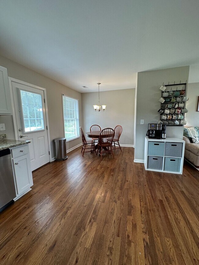 Building Photo - 3 bedroom/1 bathroom home in Central, SC