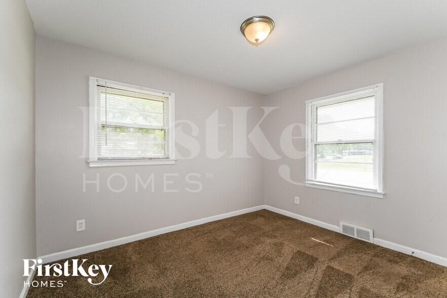 Building Photo - 535 St Anthony Ln