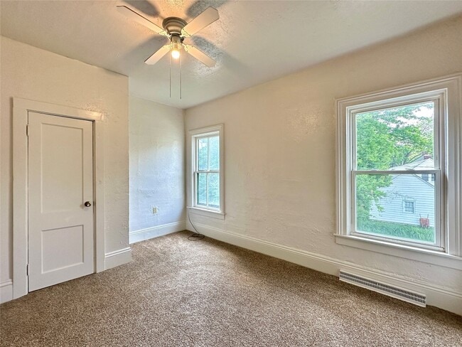 Building Photo - 336 Meadville St