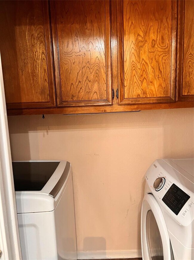 Building Photo - 201 E Noton St