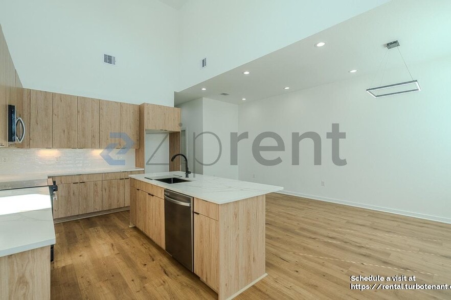 Building Photo - 5029 Van Fleet St