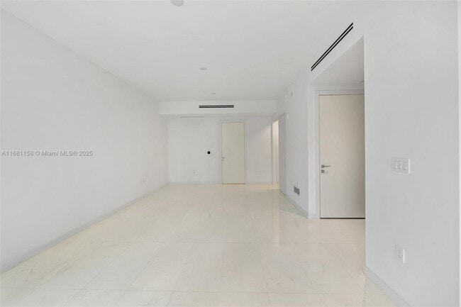 Building Photo - 300 Biscayne Boulevard Way