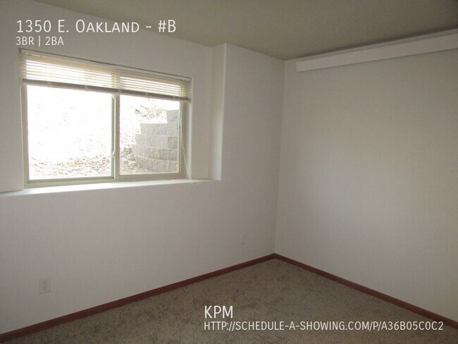 Building Photo - 1350 E. Oakland-#B
