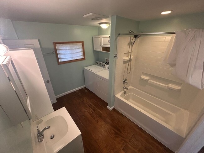 Building Photo - 3-Bedroom Home in Carrick on Private Street