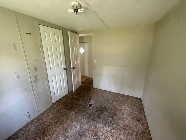 Building Photo - 3840 US-17