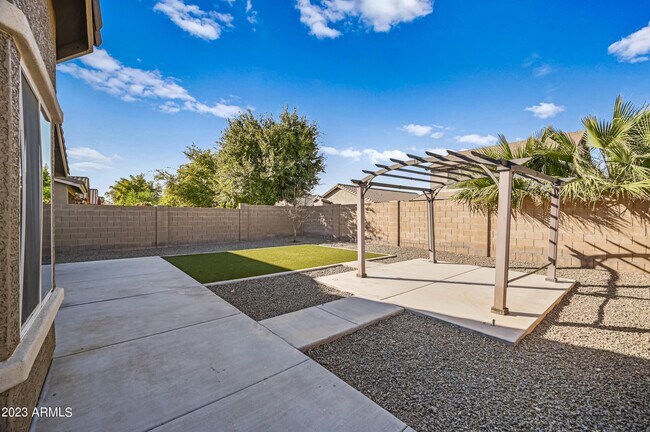 Building Photo - 41284 W Cahill Dr