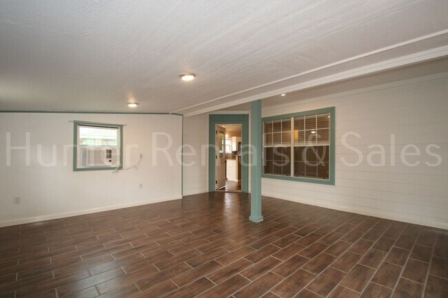 Building Photo - Walker Place Beauty