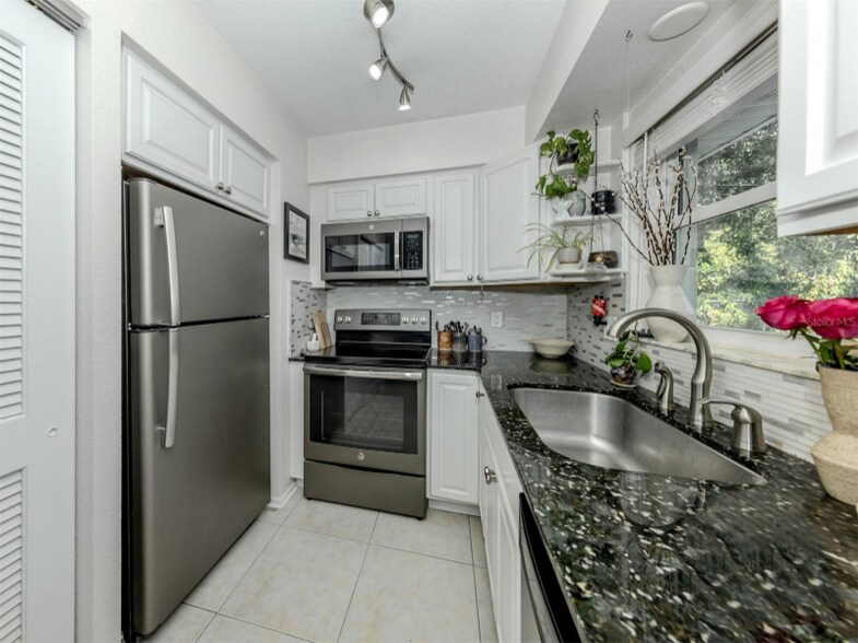 Building Photo - 829 Groveland Ave