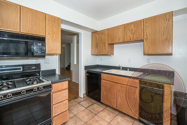 Building Photo - Corona Heights - 3 BR, 2.5 BA Condo 1,586 Sq. Ft. - 3D Virtual Tour, Parking, Patio