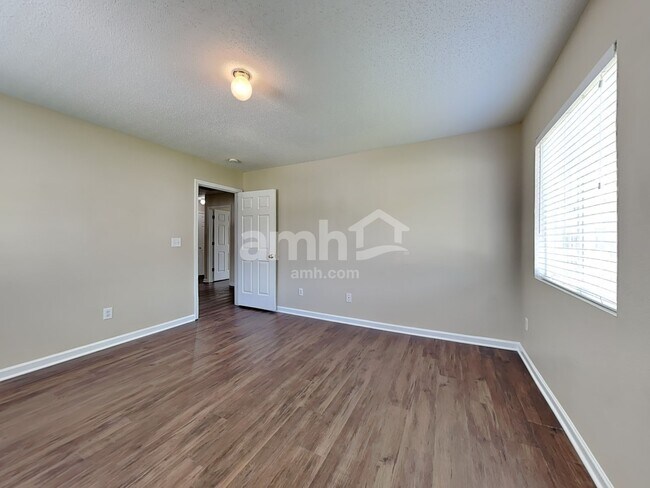 Building Photo - 221 Timberwood Dr