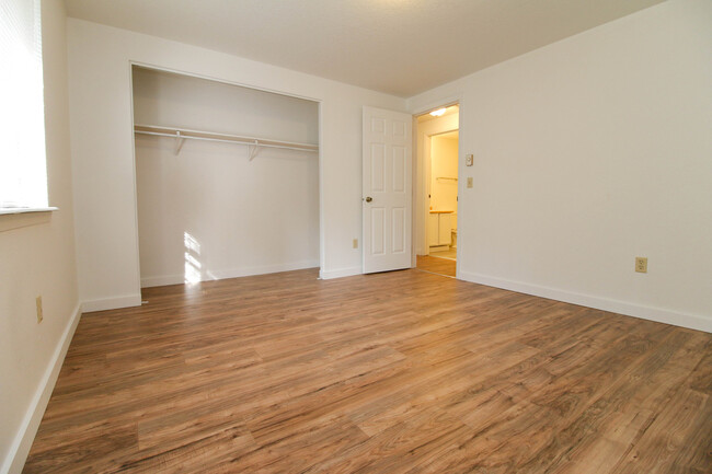 Building Photo - Great 2bd/1bth Duplex in the South Hills ~...