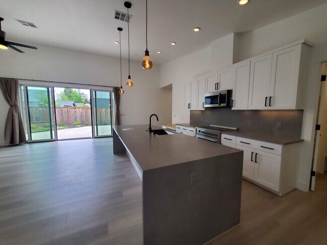 Building Photo - 2299 San Miguel Ave