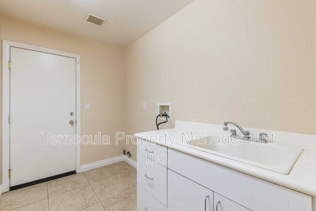 Building Photo - 29943 Tierra Shores Ln