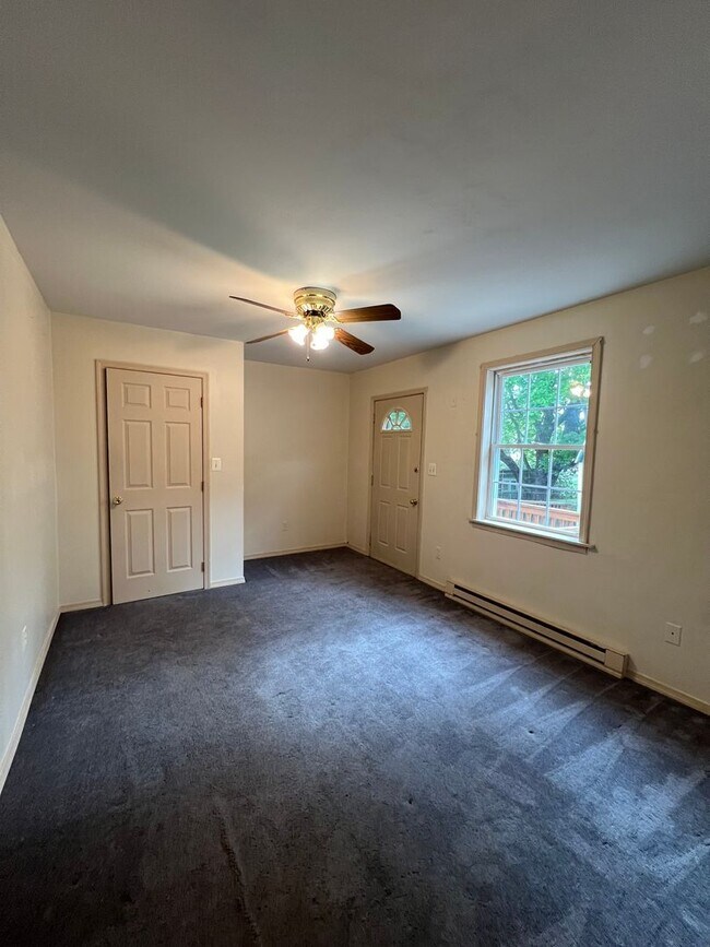 Building Photo - 527 Spruce St