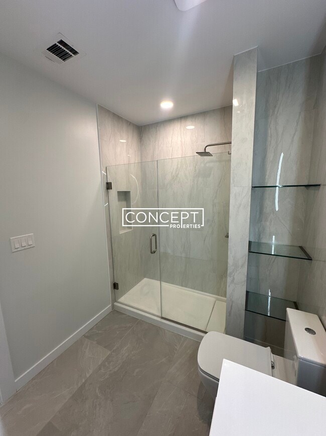 Building Photo - 194 Sumner St