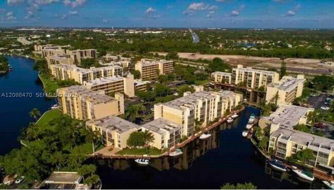 Building Photo - 4 Royal Palm Way