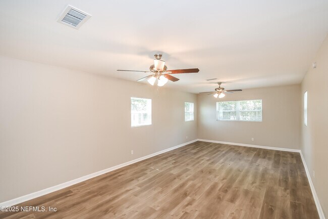 Building Photo - 10560 Citrus Ln