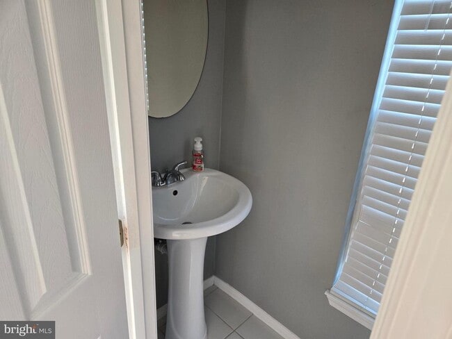 Building Photo - 300 Cinnabar Ln