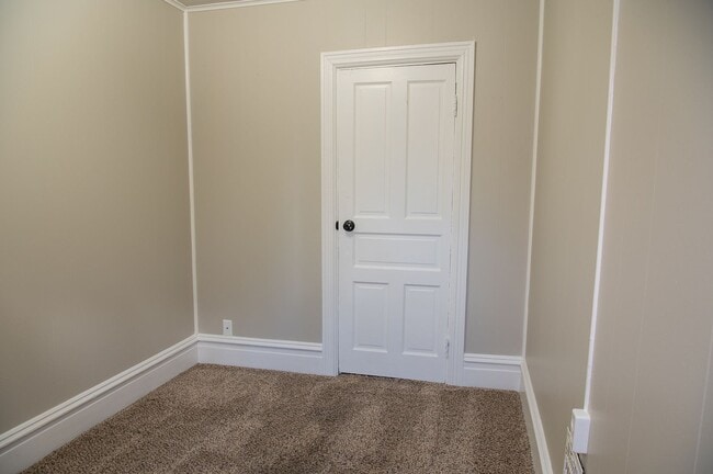 Building Photo - 307 Muench St