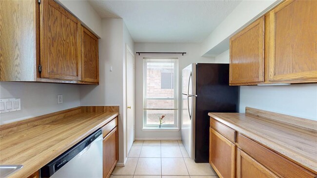Building Photo - 4838 Ingleside Ct
