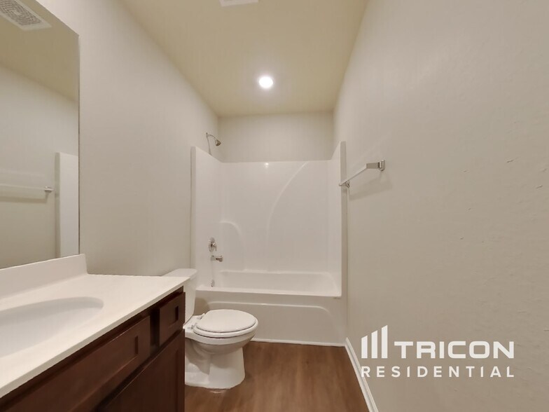 Building Photo - 4822 Moccasin Ct