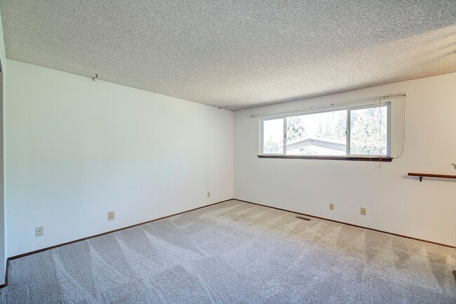 Building Photo - 5Bd/3Ba Edmonds House