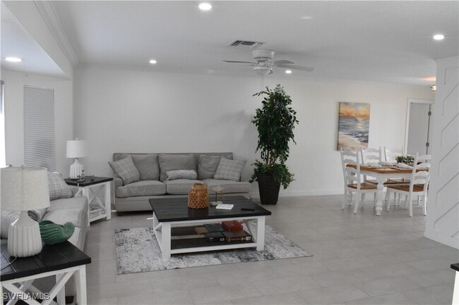 Building Photo - 4135 Coronado Pkwy