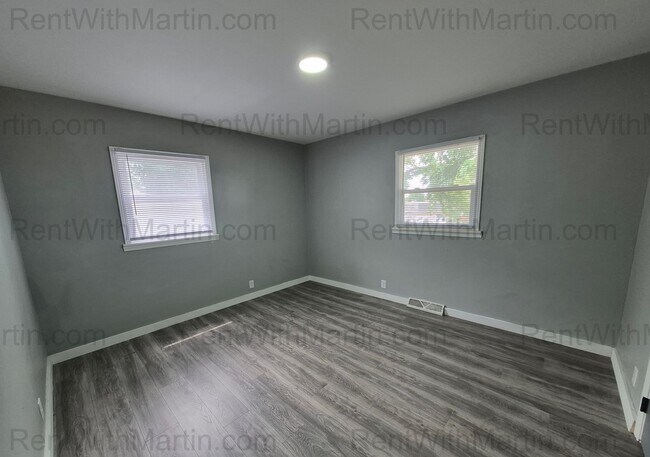 Building Photo - 1920-1922 WATERLOO ROAD DUPLEX