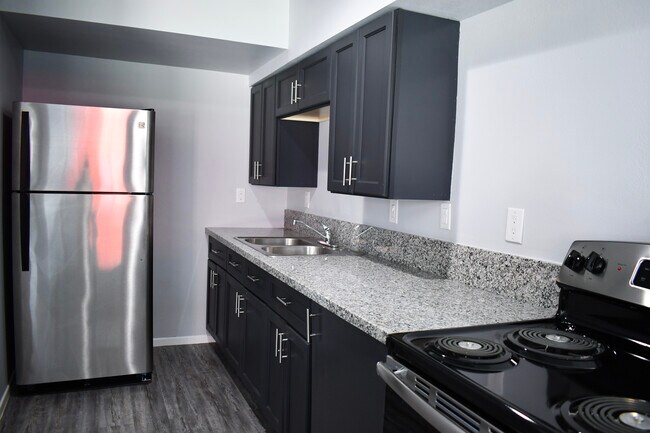 Building Photo - Tam Apartments