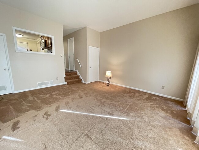 Building Photo - 648 Carriage Cir