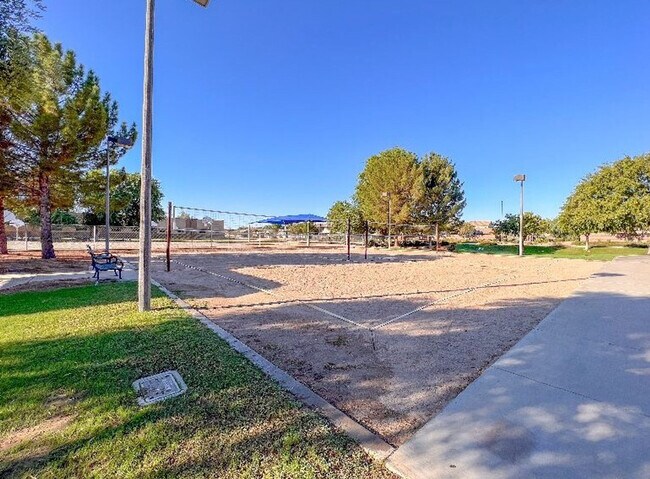 Building Photo - 2949 E Crescent Way