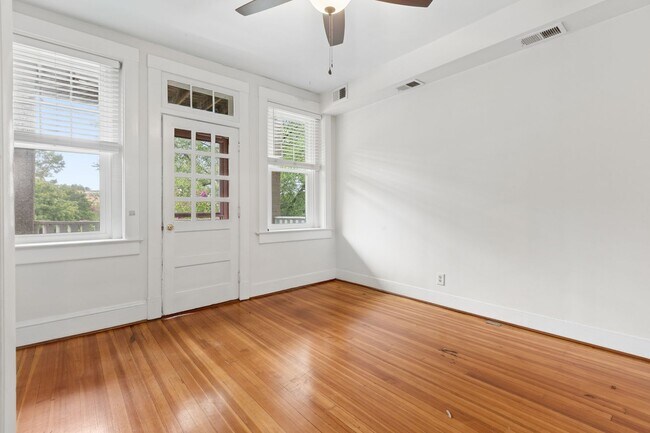 Building Photo - Beautiful Ghent Condo for Rent !