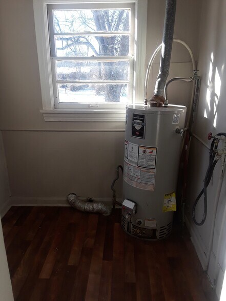 laundry room - 4848 Brenda Dr