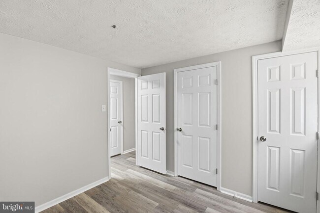 Building Photo - 907 Woodbridge Ct