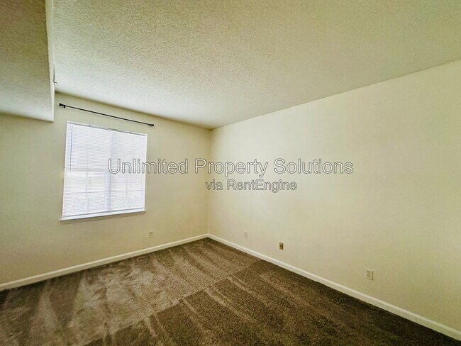 Building Photo - 733 Bragg Dr