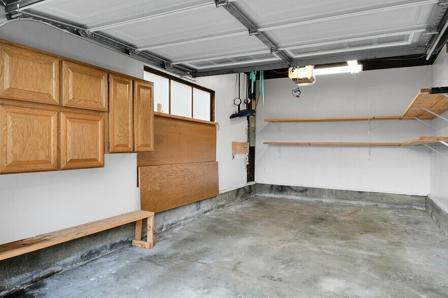 Building Photo - 8240 S 114th St