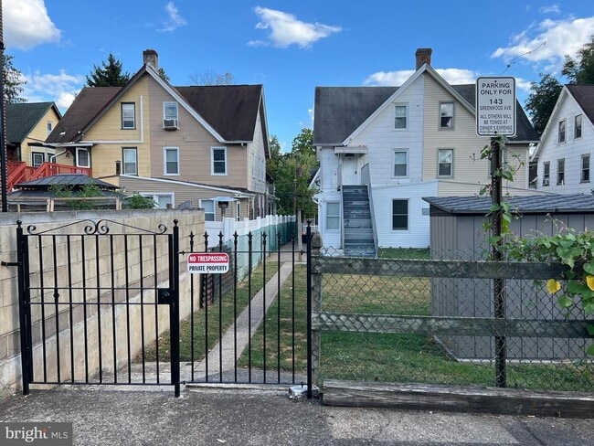 Building Photo - 143 Greenwood Ave