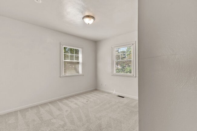 Building Photo - 3002 Woodrow St