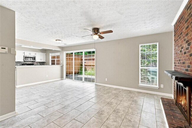 Building Photo - 5557 Clover Rise Ln