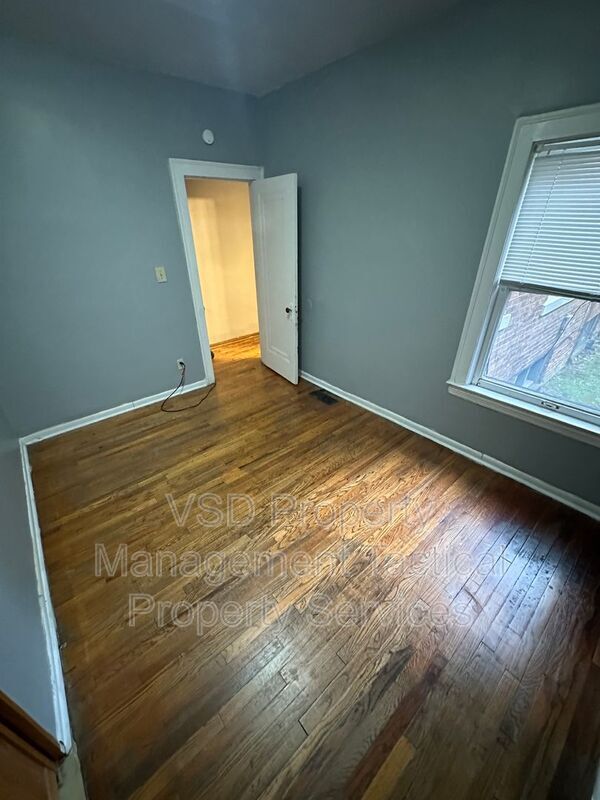 Building Photo - 3289 E 143rd St