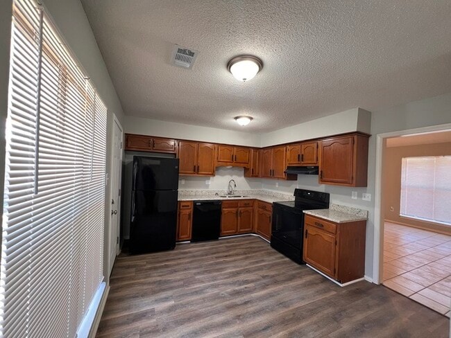 Building Photo - 6270 Jamestown Dr