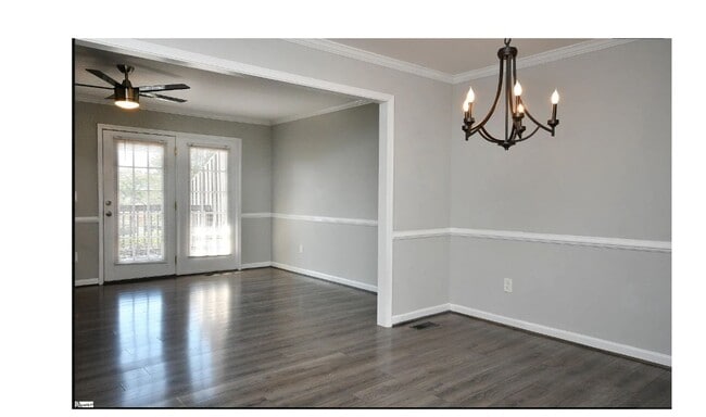 Building Photo - Charming 2-bedroom, 2.5-bathroom townhouse...