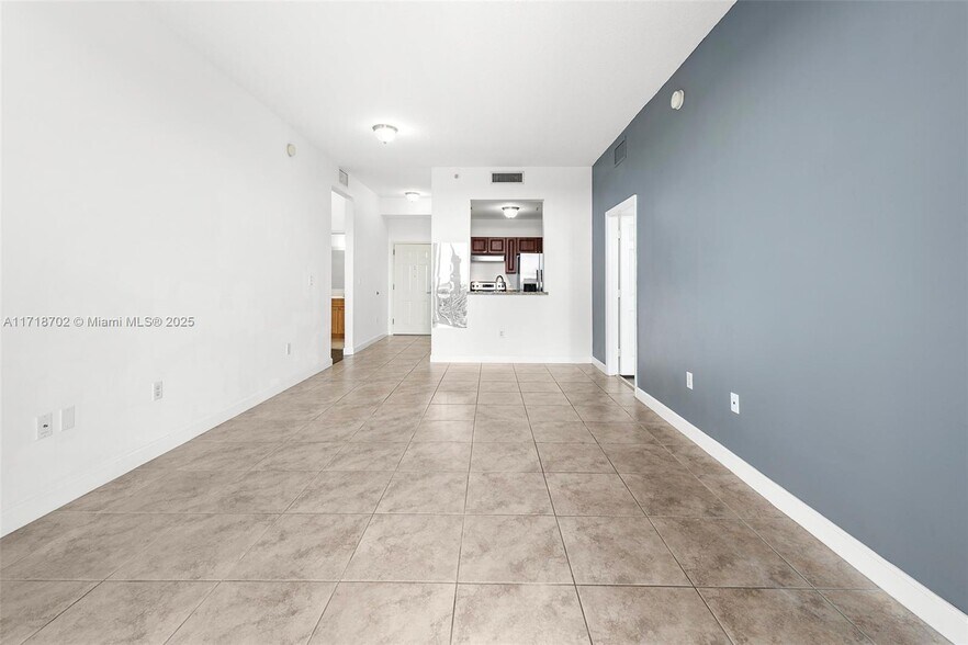 Building Photo - 2600 SW 27th Ave