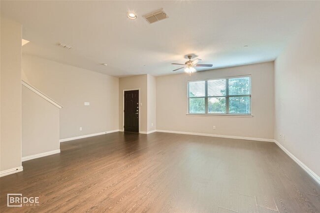 Building Photo - 1312 Lakecrest Ln