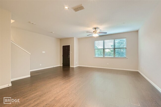 Building Photo - 1313 Lakecrest Ln