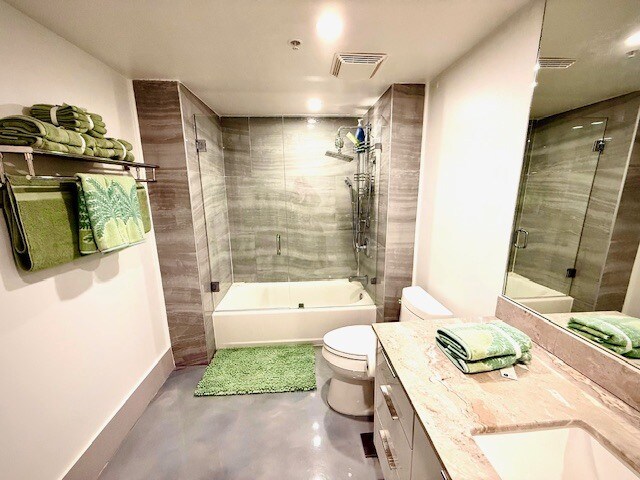 Master bath - 520 SE 5th Ave