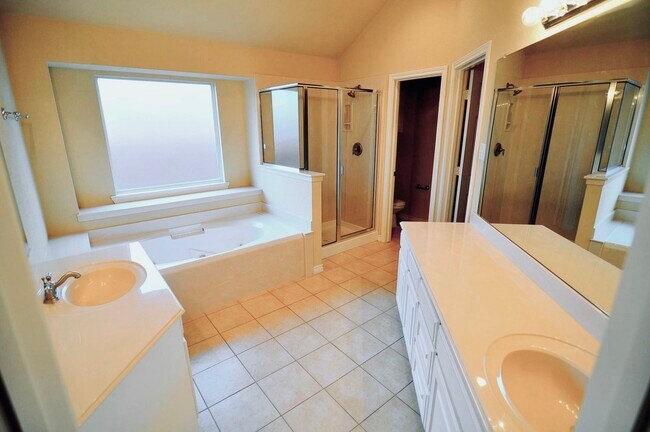 Building Photo - 5908 Parkplace Dr